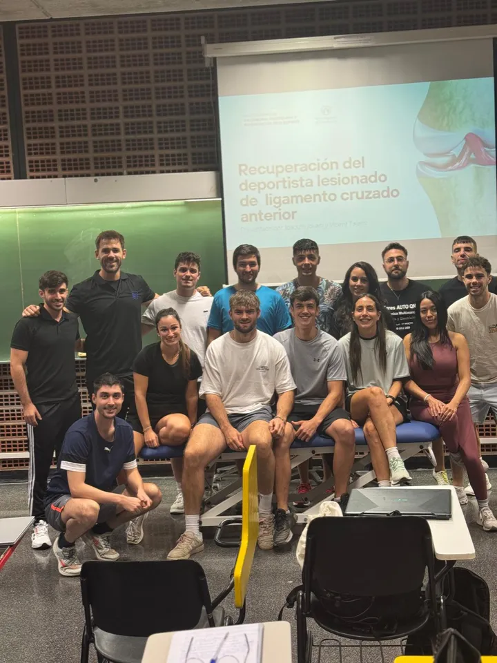 Participantes en una formación sobre recuperación de lesiones del ligamento cruzado anterior